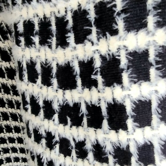 Premise black and beige fuzzy warm skirt. - Picture 4 of 11